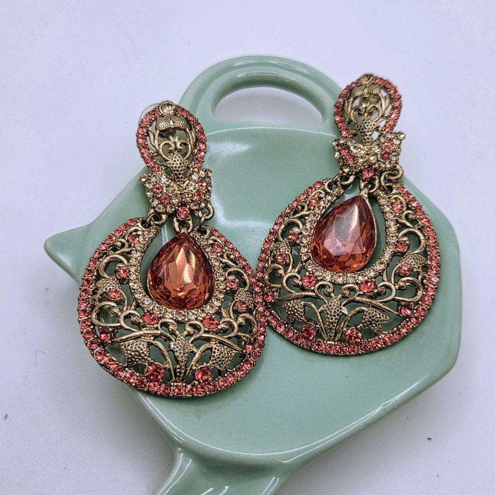 Elegant Gold and Pink Filigree Earrings